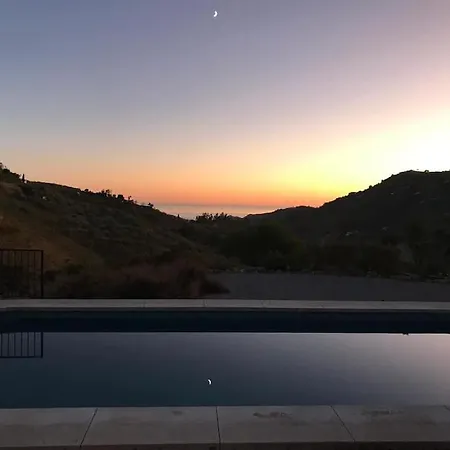 Escape To Sunny Competa, Mountain Views, Pool & Great Off-Peak Rates From October To March * Malaga