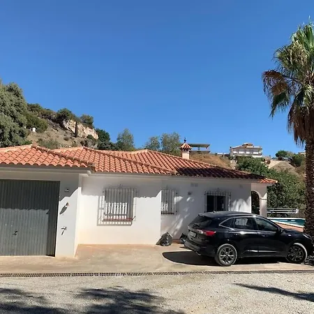 Apartment Escape To Sunny Competa, Mountain Views, Pool & Great Off-Peak Rates From October To March *
